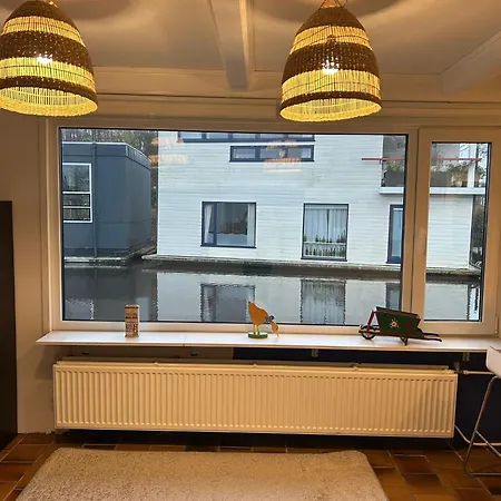Authentic Dutch Boathouse Апартаменты