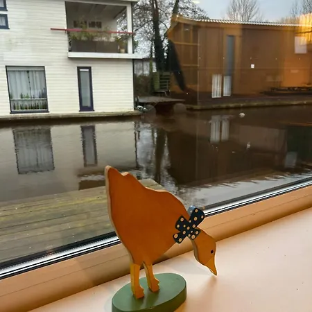 Authentic Dutch Boathouse Апартаменты